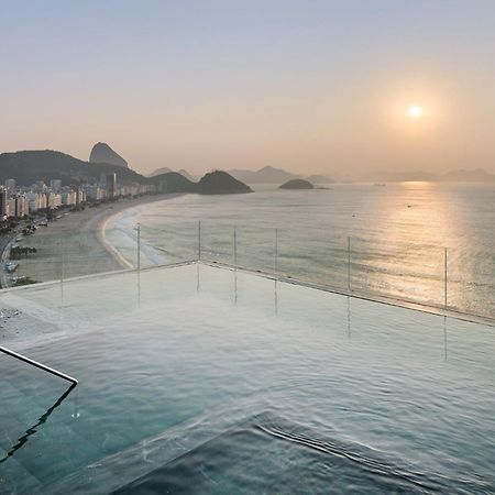 里奥安托宫殿酒店 里约热内卢 外观 照片 The pool deck of the hotel