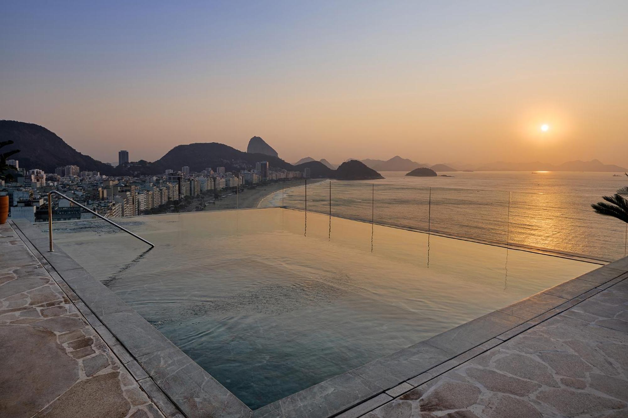 里奥安托宫殿酒店 里约热内卢 外观 照片 The pool at the hotel